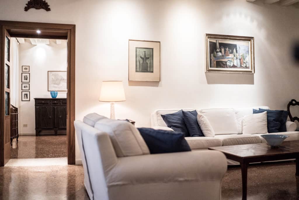 Luminous living room with white sofas and view on the hallway - Accademia Terrazza Apartment Luminous living room with white sofas and view on the hallway - Accademia Terrazza Apartment