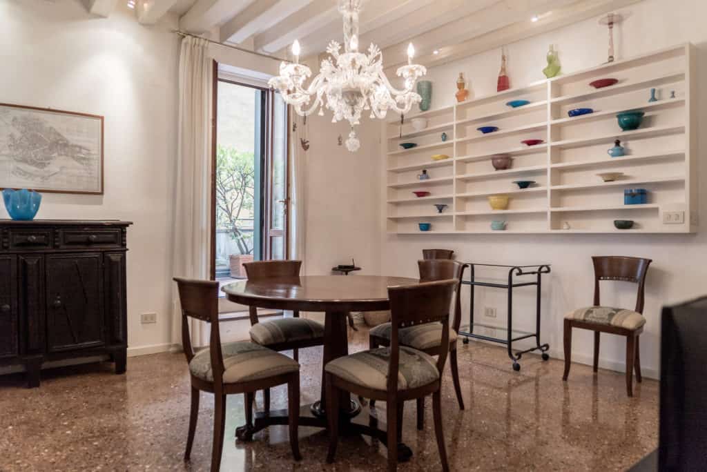 Left side of spacious dining room with ancient Venetian chandelier - Accademia Terrazza Apartment Left side of spacious dining room with ancient Venetian chandelier - Accademia Terrazza Apartment
