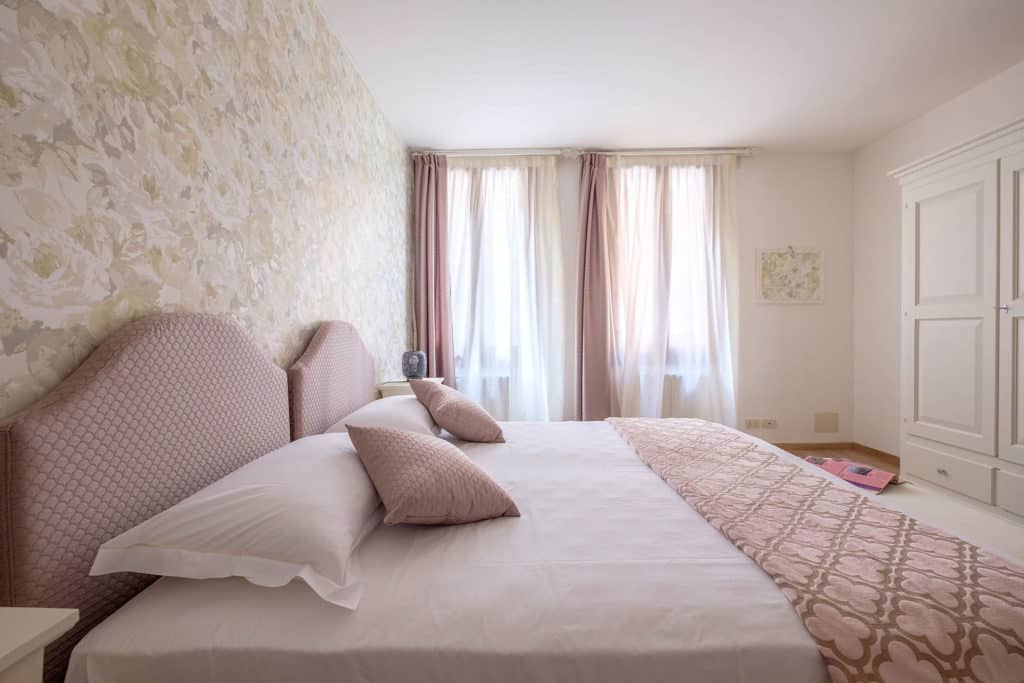 Large twin bedroom with wardrobe - Ai Turchesi Apartment Large twin bedroom with wardrobe - Ai Turchesi Apartment