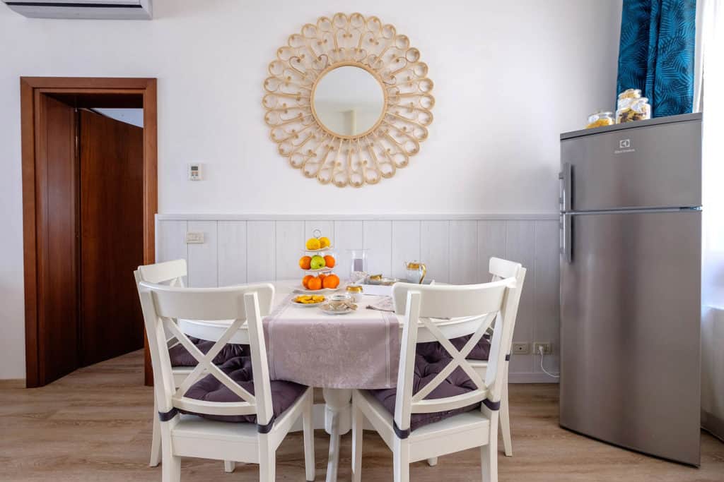 Entrance of small beige bathroom - Ai Turchesi Apartment Entrance of small beige bathroom - Ai Turchesi Apartment