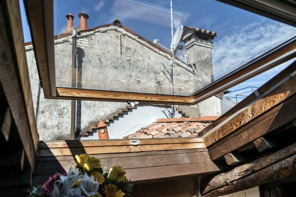 Skylight with view on the Venetian roofs - Altana Studio Apartment Skylight with view on the Venetian roofs - Altana Studio Apartment