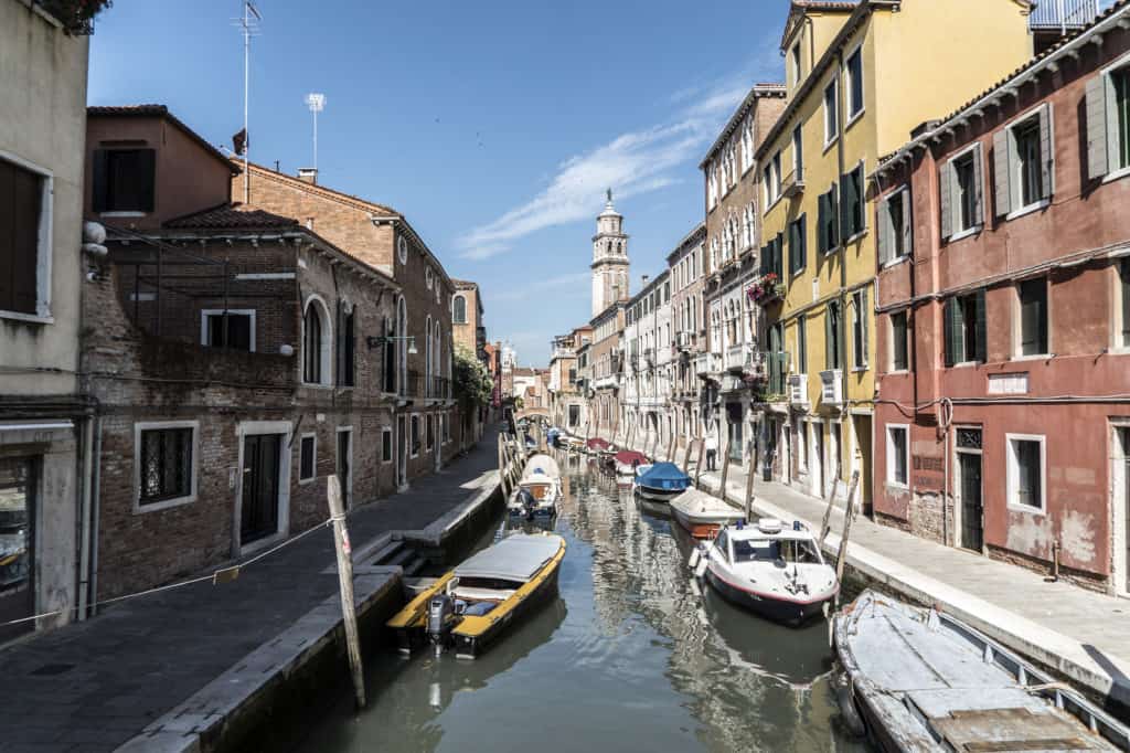 Main canal view near Campo S. Barnaba outside the apartment - Altana Studio Apartment Main canal view near Campo S. Barnaba outside the apartment - Altana Studio Apartment