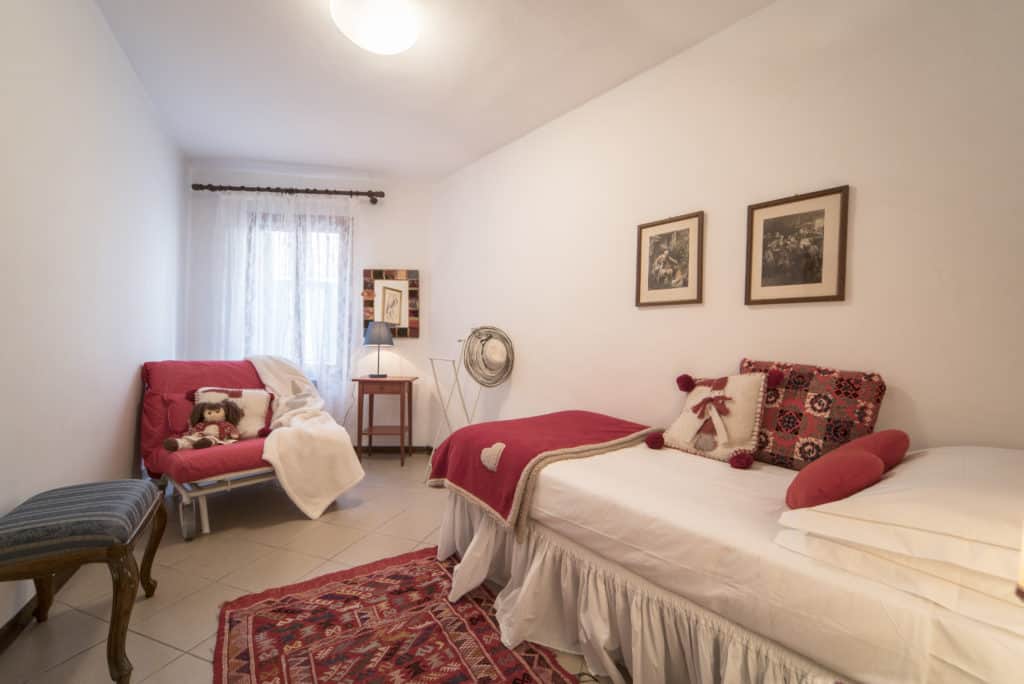 Small single bedroom with vintage furnishing - Arsenal Flat Apartment Small single bedroom with vintage furnishing - Arsenal Flat Apartment