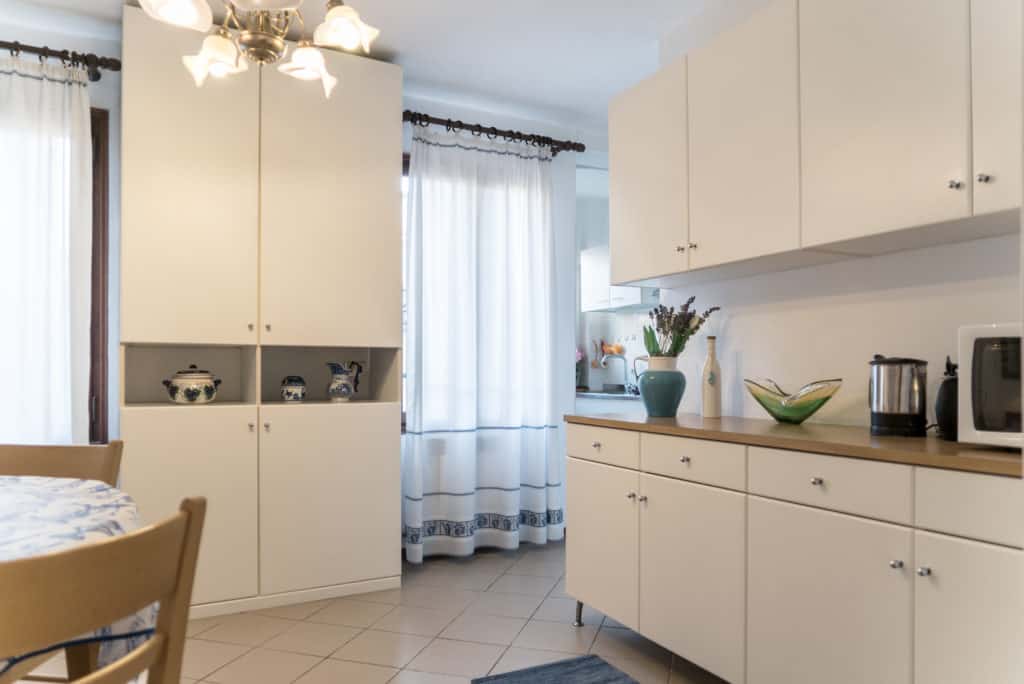 Large kitchen with two luminous windows - Arsenal Flat Apartment Large kitchen with two luminous windows - Arsenal Flat Apartment