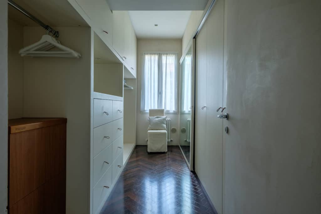 Large walk-in wardrobe - Attico Terrace Apartment Large walk-in wardrobe - Attico Terrace Apartment