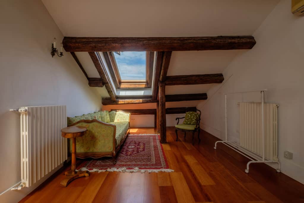 Small living room with clothes hangers - Ca' Affresco 1 Apartment Small living room with clothes hangers - Ca' Affresco 1 Apartment