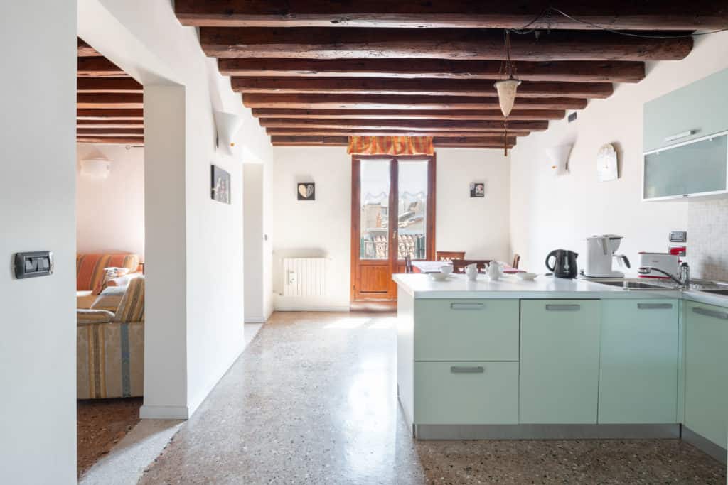 Luminous kitchen with modern furnishing and view on the terrace - Ca' Coriandolo Apartment Luminous kitchen with modern furnishing and view on the terrace - Ca' Coriandolo Apartment