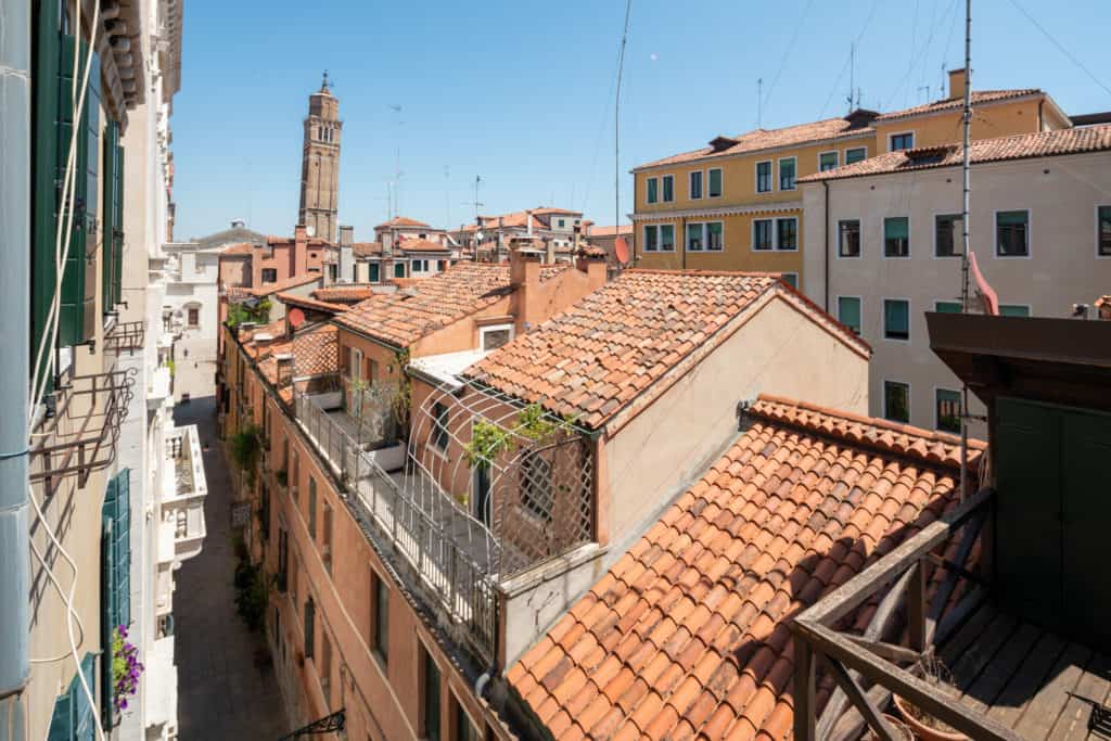 Left view of the Venetian roofs from the window - Ca' Coriandolo Apartment Left view of the Venetian roofs from the window - Ca' Coriandolo Apartment