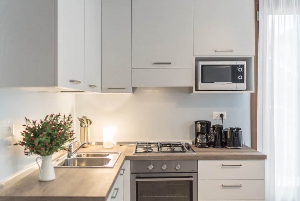 Small kitchen with electronics - Ca' del Capitano Apartment Small kitchen with electronics - Ca' del Capitano Apartment
