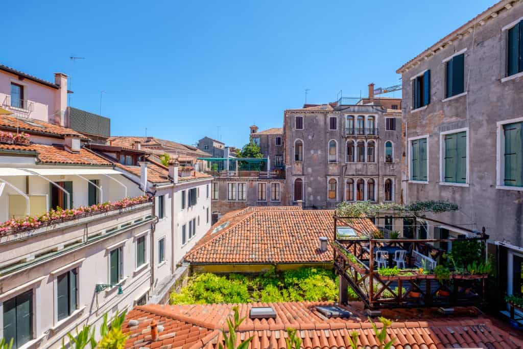 Large terrace with view on the Venetian buildings - Ca' del Capitano Apartment Large terrace with view on the Venetian buildings - Ca' del Capitano Apartment
