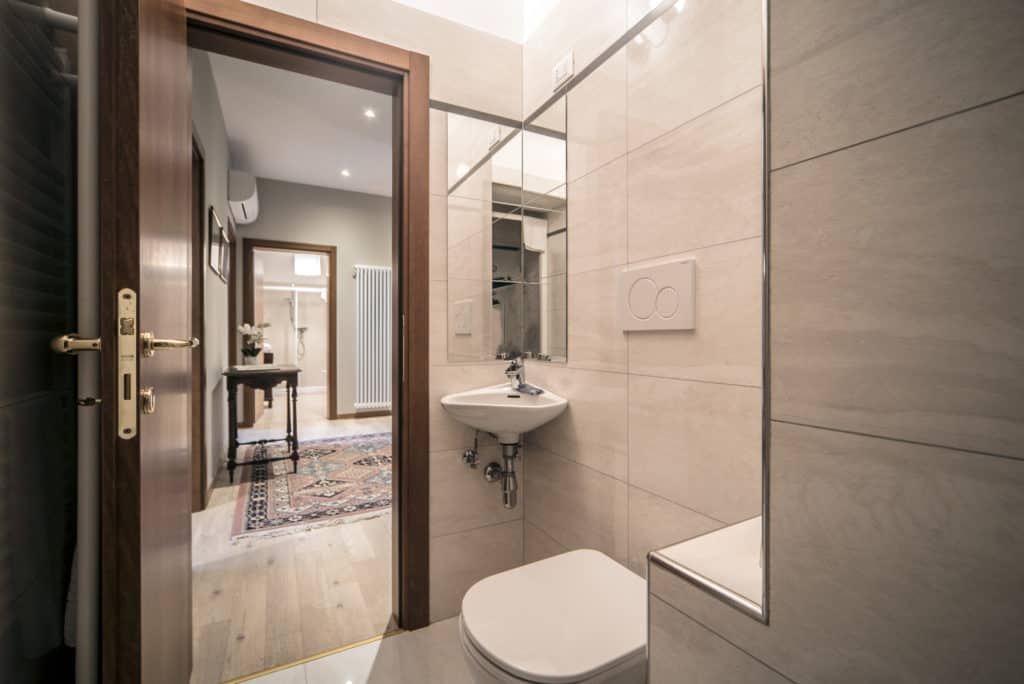 Entrance of the bathroom with small sink - Ca' dell'Architetto Apartment Entrance of the bathroom with small sink - Ca' dell'Architetto Apartment