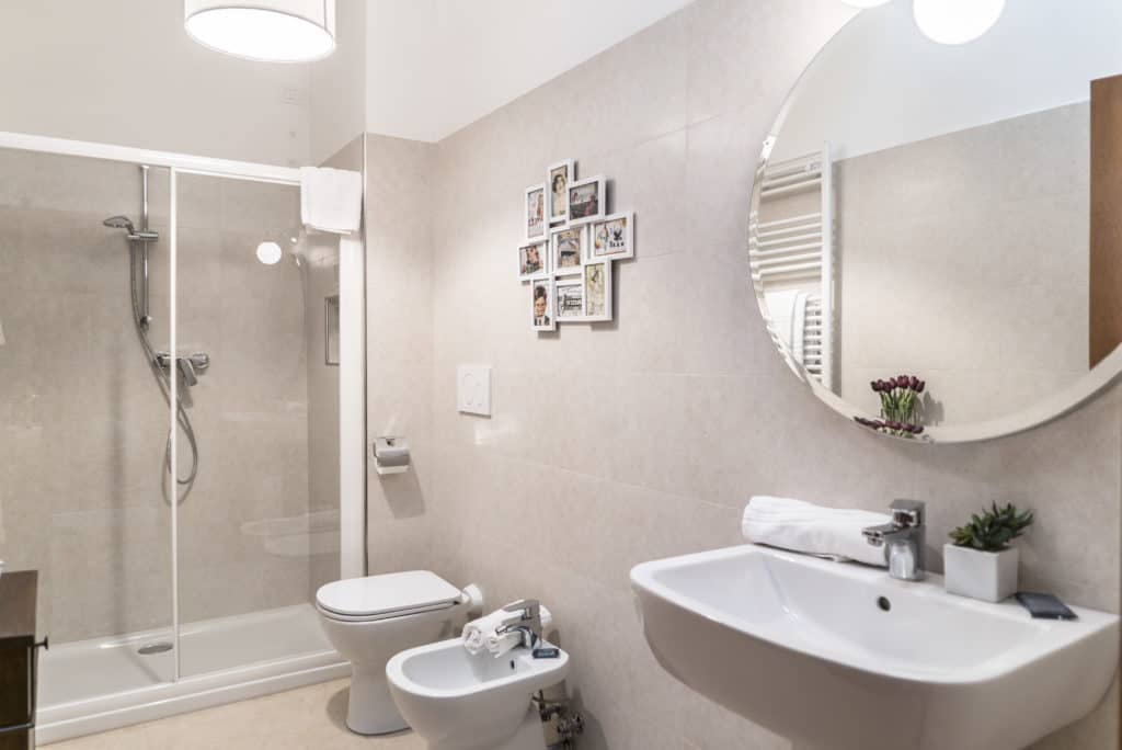 Modern bathroom with large shower - Ca' dell'Architetto Apartment Modern bathroom with large shower - Ca' dell'Architetto Apartment