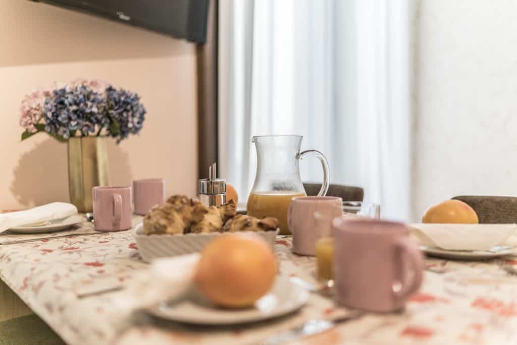 Dining table with breakfast - Ca' Desdemona Apartment Dining table with breakfast - Ca' Desdemona Apartment