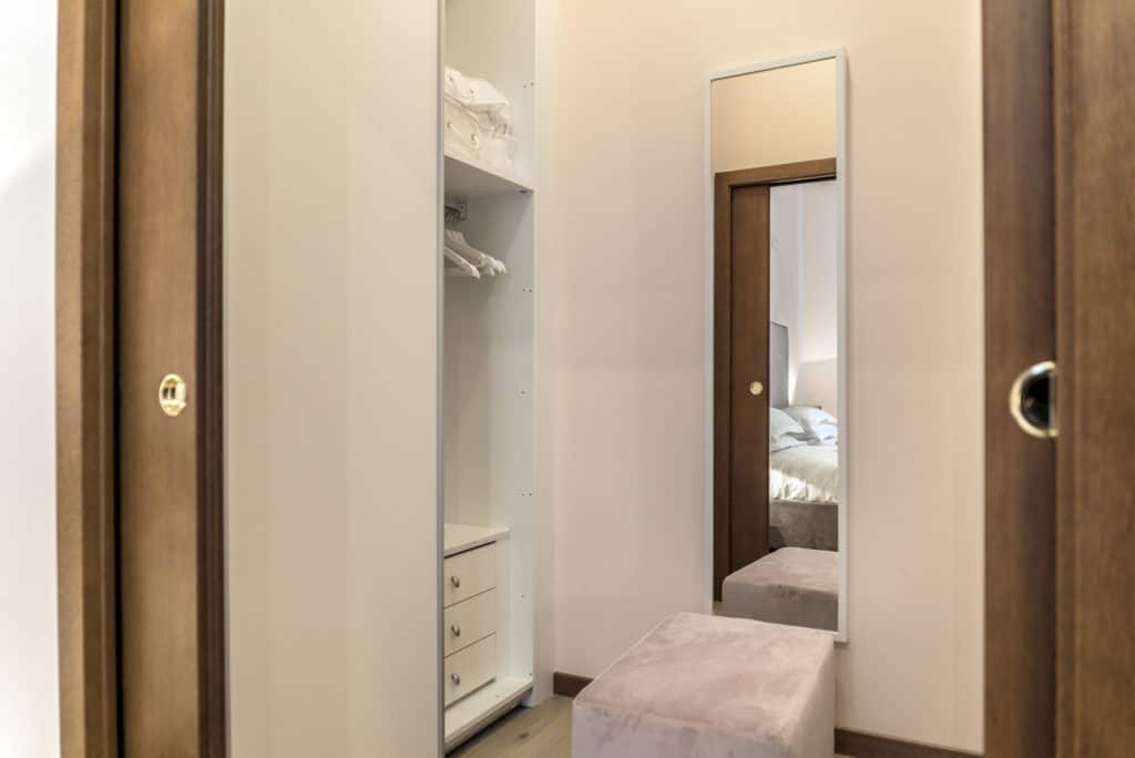 Large walk in wardrobe - Ca' Desdemona Apartment Large walk in wardrobe - Ca' Desdemona Apartment