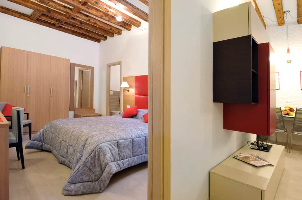 Entrance of the large master bedroom with desk and exposed beams - Ca' Dorina Apartment Entrance of the large master bedroom with desk and exposed beams - Ca' Dorina Apartment