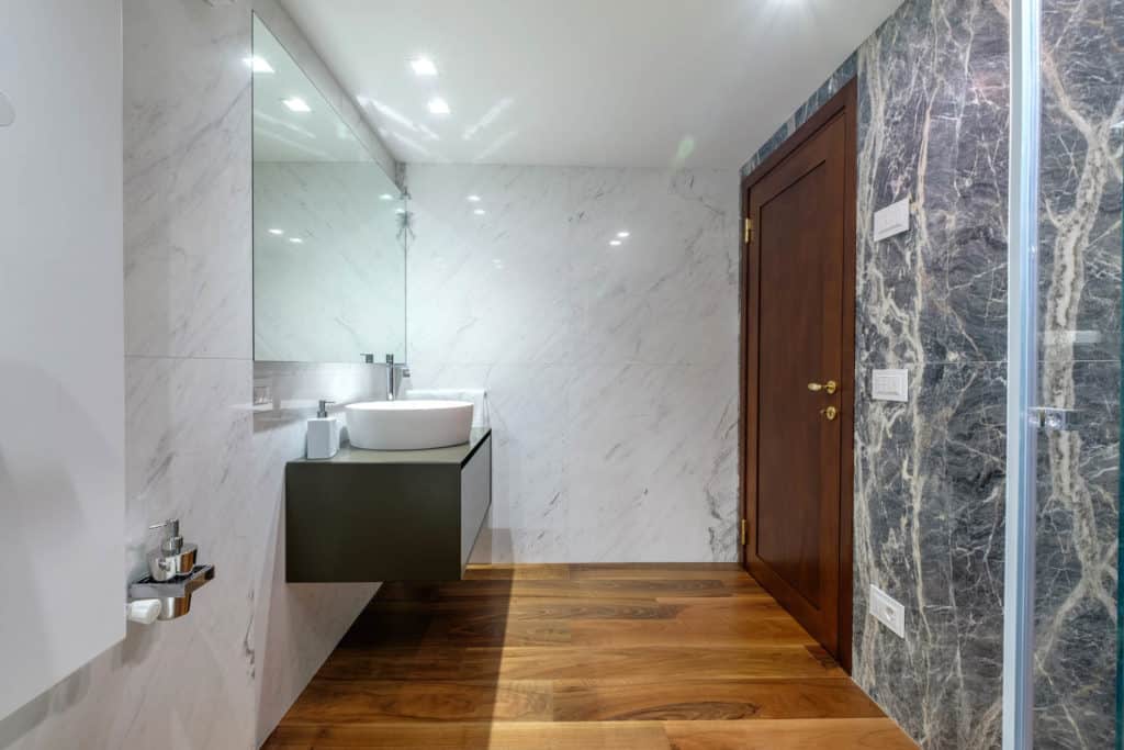 Exit door of the large marbled bathroom - Ca' Garzoni Moro - Lido Apartment Exit door of the large marbled bathroom - Ca' Garzoni Moro - Lido Apartment