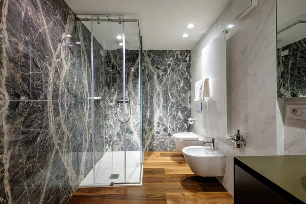 Large marbled bathroom with shower - Ca' Garzoni Moro - Lido Apartment Large marbled bathroom with shower - Ca' Garzoni Moro - Lido Apartment