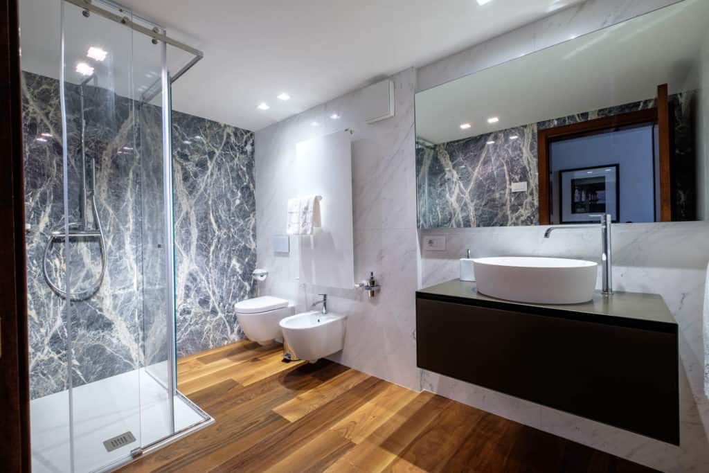 Entrance of the large marbled bathroom with shower - Ca' Garzoni Moro - Lido Apartment Entrance of the large marbled bathroom with shower - Ca' Garzoni Moro - Lido Apartment