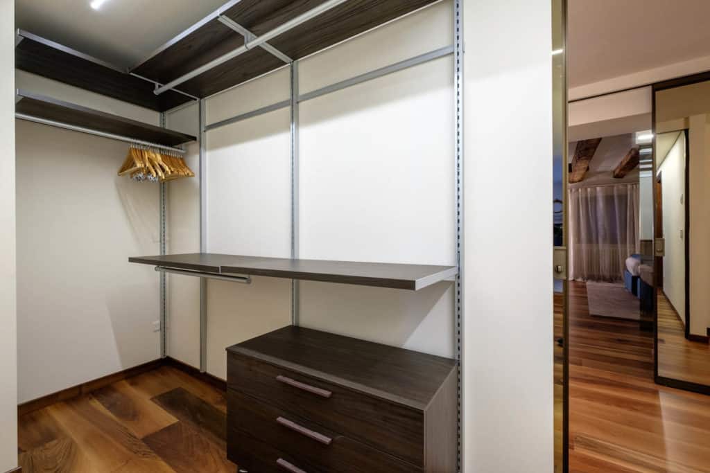 Large white wardrobe - Ca' Garzoni Moro - Lido Apartment Large white wardrobe - Ca' Garzoni Moro - Lido Apartment