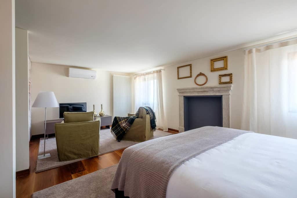 Luminous double bedroom with small living area - Ca' Garzoni Moro - Lido Apartment Luminous double bedroom with small living area - Ca' Garzoni Moro - Lido Apartment