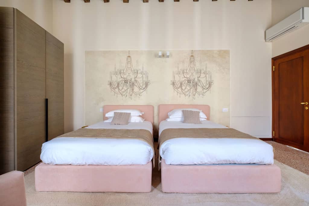 Front side of the pink double bedroom - Ca' Garzoni Moro - Salina Apartment Front side of the pink double bedroom - Ca' Garzoni Moro - Salina Apartment