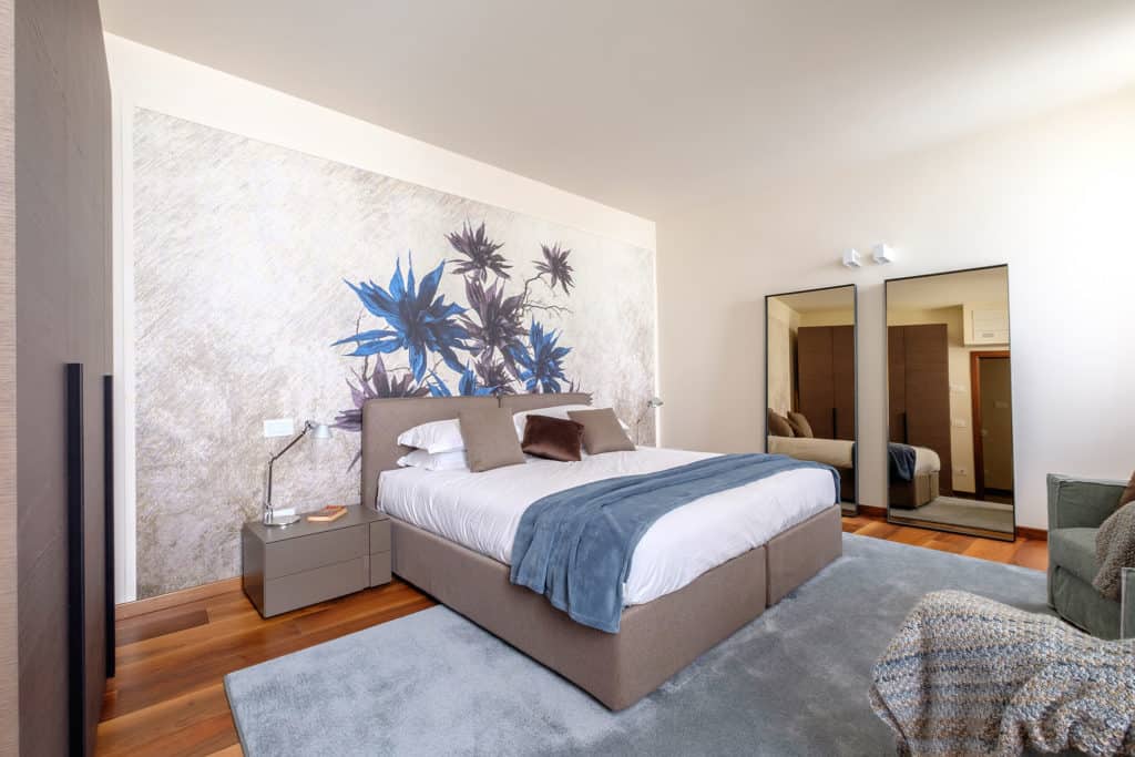 Big double bedroom with mirrors - Ca' Garzoni Moro - Salina Apartment Big double bedroom with mirrors - Ca' Garzoni Moro - Salina Apartment