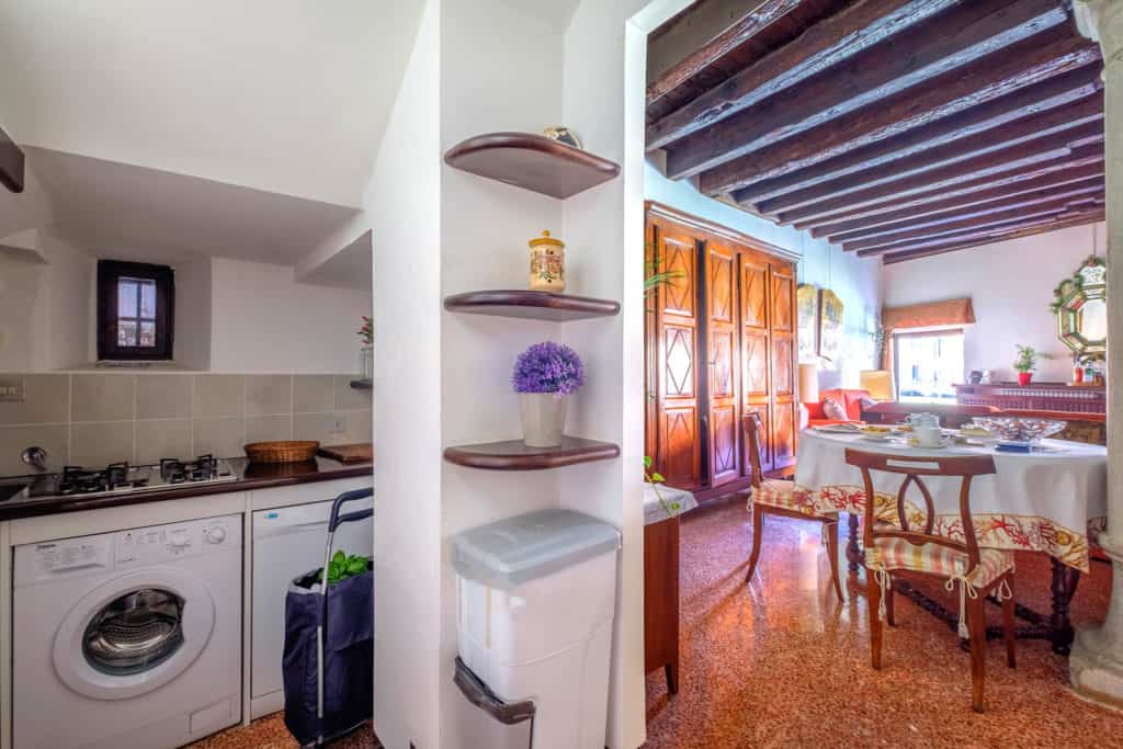 Large living room and small kitchen - Ca' Mocenigo Apartment Large living room and small kitchen - Ca' Mocenigo Apartment