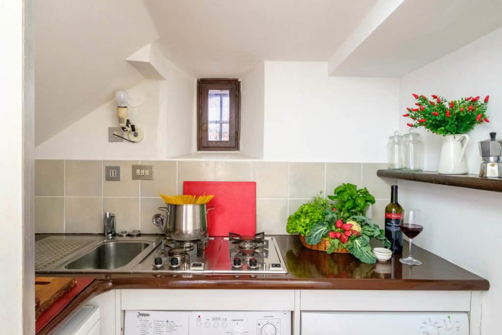 Small kitchen with decorations - Ca' Mocenigo Apartment Small kitchen with decorations - Ca' Mocenigo Apartment