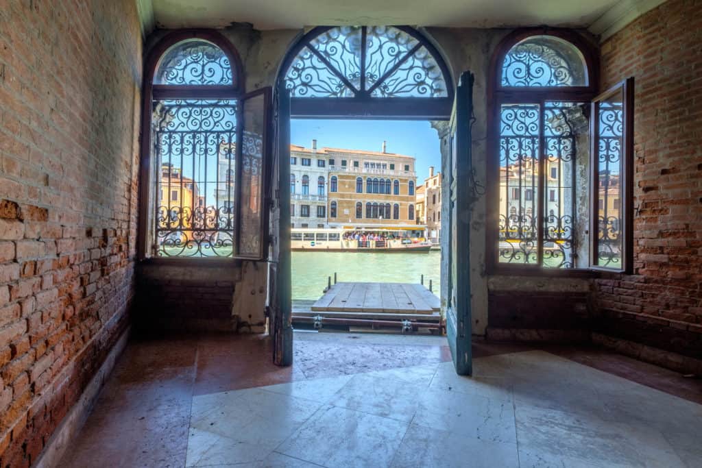 Antique glass door and windows - Ca' Mocenigo Apartment Antique glass door and windows - Ca' Mocenigo Apartment