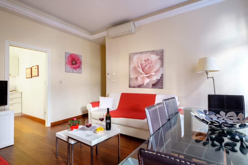 Right view of the living room with large sofas - Ca' Rialtina Apartment Right view of the living room with large sofas - Ca' Rialtina Apartment