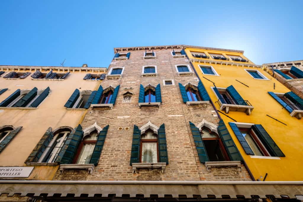 External facade with vintage windows - Ca' Rialtina Apartment External facade with vintage windows - Ca' Rialtina Apartment