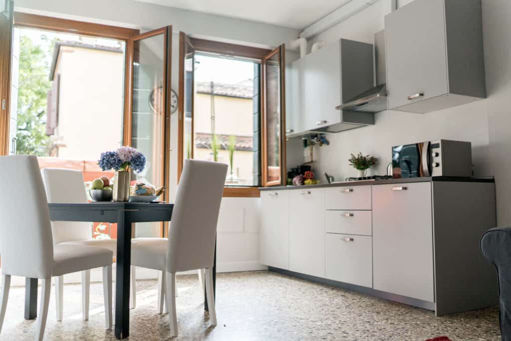Right side of the open air kitchen with dining table - Venier Apartment Right side of the open air kitchen with dining table - Venier Apartment
