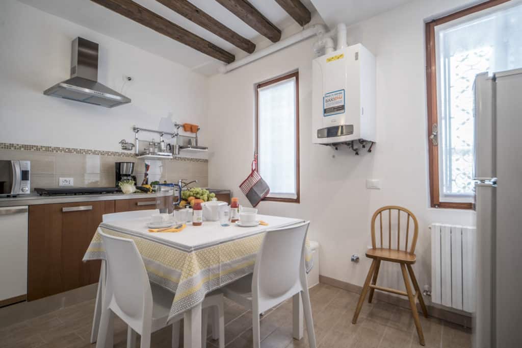 Small luminous kitchen - Ca' Alba Apartment Small luminous kitchen - Ca' Alba Apartment