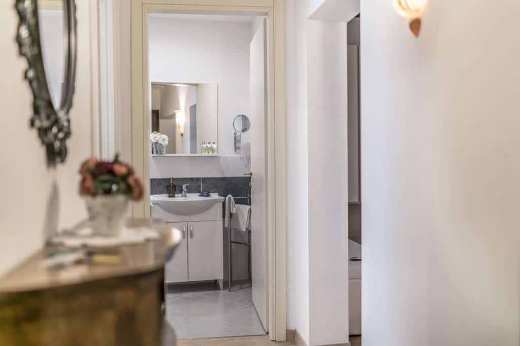 Hallway with door on the bathroom - Ca' Alba Apartment Hallway with door on the bathroom - Ca' Alba Apartment