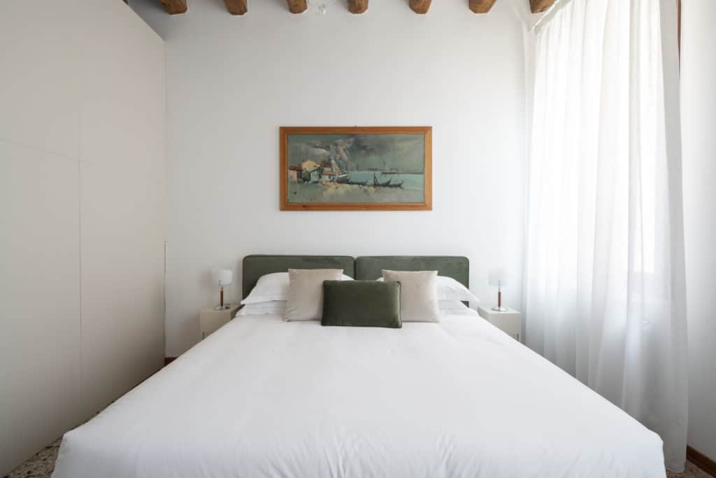 Detail of the master bed - Casa Graziosa Apartment Detail of the master bed - Casa Graziosa Apartment