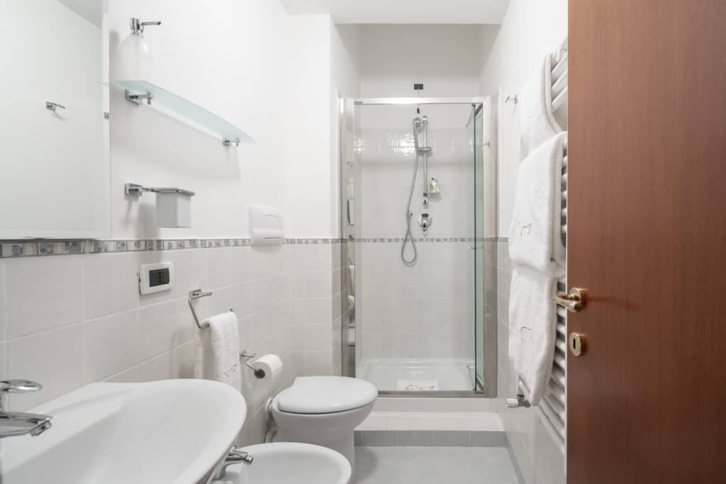 Small bathroom with shower - Casa Graziosa Apartment Small bathroom with shower - Casa Graziosa Apartment