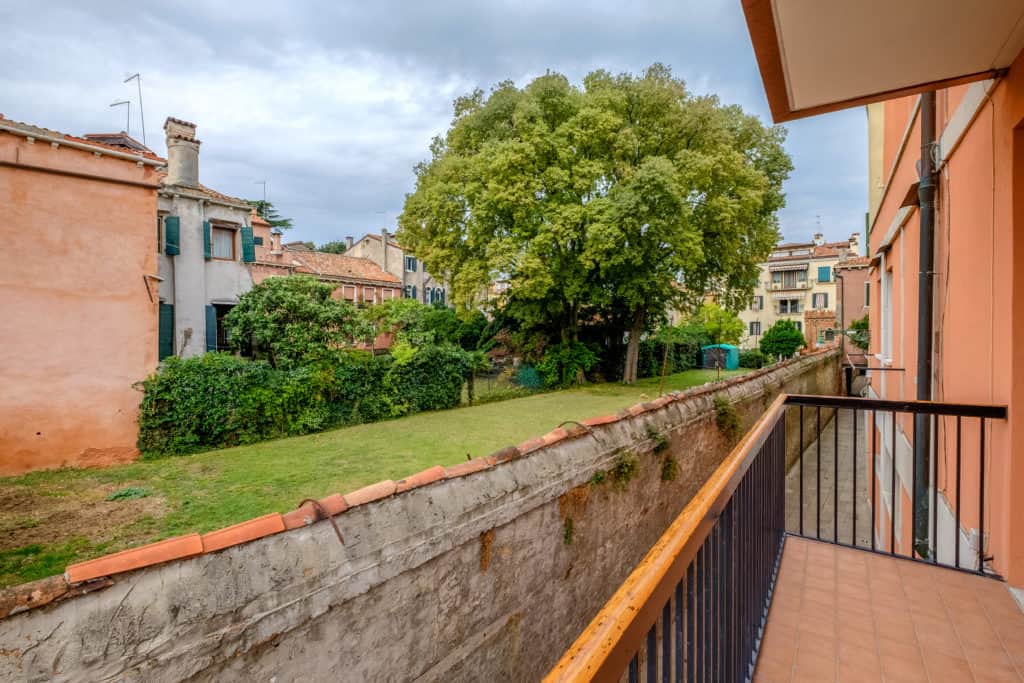 Right street view from the terrace - Casa Luminosa Apartment Right street view from the terrace - Casa Luminosa Apartment