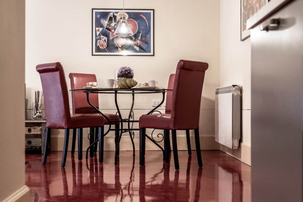 Dining room with round dining table - Kandinskij House Apartment Dining room with round dining table - Kandinskij House Apartment