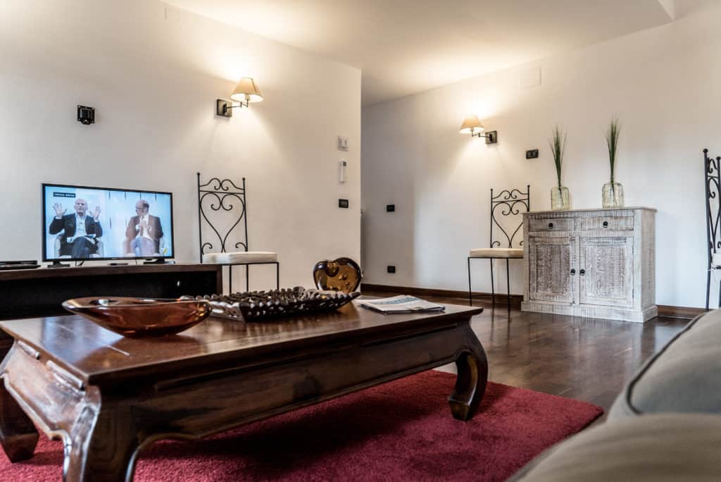 Right view of the luminous living room with vintage furnishing - Mansarda Magritte Apartment Right view of the luminous living room with vintage furnishing - Mansarda Magritte Apartment
