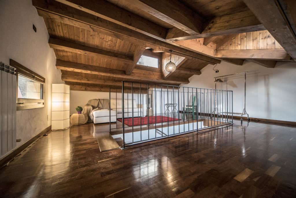 Wooden attic with skylight and small living room - Mansarda Magritte Apartment Wooden attic with skylight and small living room - Mansarda Magritte Apartment
