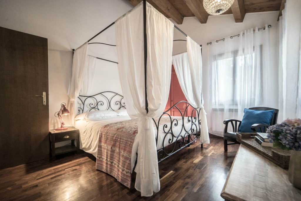 Right view of the master bedroom with canopy bed - Mansarda Magritte Apartment Right view of the master bedroom with canopy bed - Mansarda Magritte Apartment