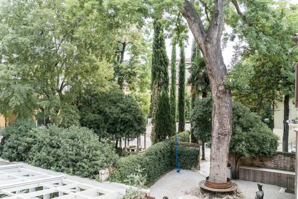 Garden view from the windows - Mansarda Magritte Apartment Garden view from the windows - Mansarda Magritte Apartment