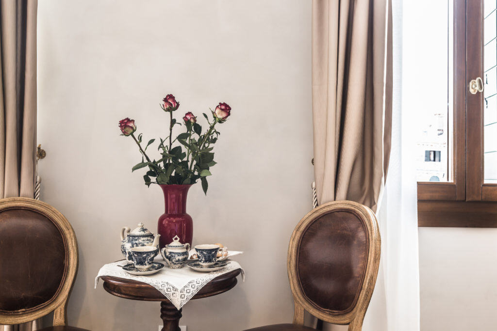 Small coffee table with luminous window - Palazzina Canal Apartment Small coffee table with luminous window - Palazzina Canal Apartment