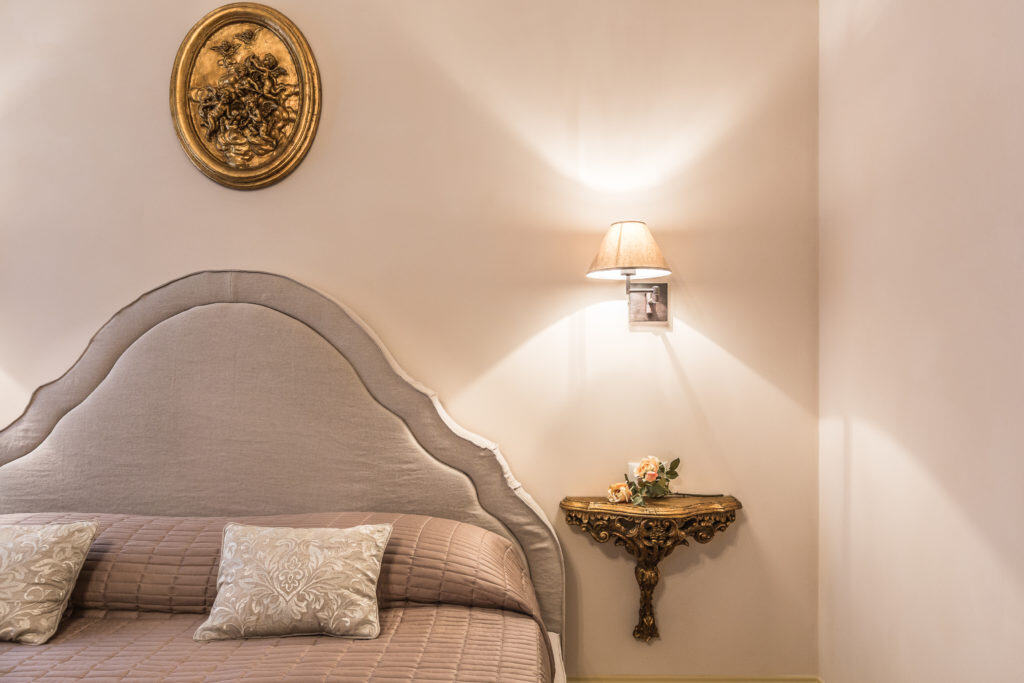 Detail of the large master bed - Palazzina Canal Apartment Detail of the large master bed - Palazzina Canal Apartment