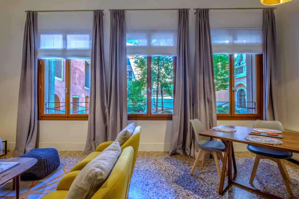 Luminous living area - Palazzo Molin Guaranà Apartment Luminous living area - Palazzo Molin Guaranà Apartment