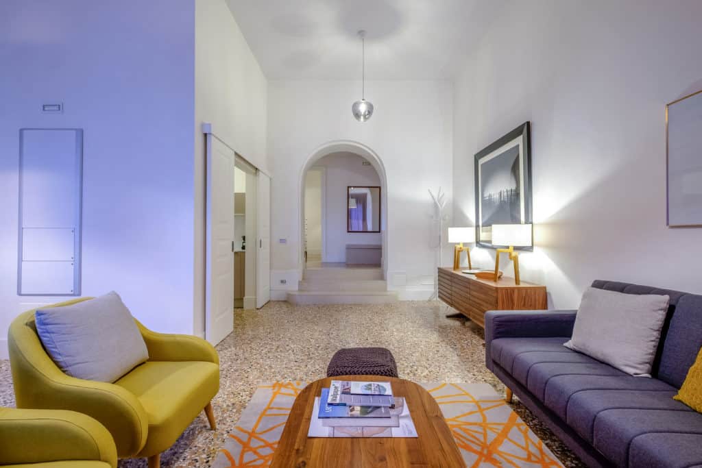 Luminous living room with modern furnishing - Palazzo Molin Guaranà Apartment Luminous living room with modern furnishing - Palazzo Molin Guaranà Apartment