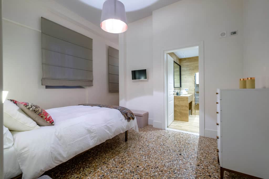 Entrance of the small double bedroom - Palazzo Molin Guaranà Apartment Entrance of the small double bedroom - Palazzo Molin Guaranà Apartment