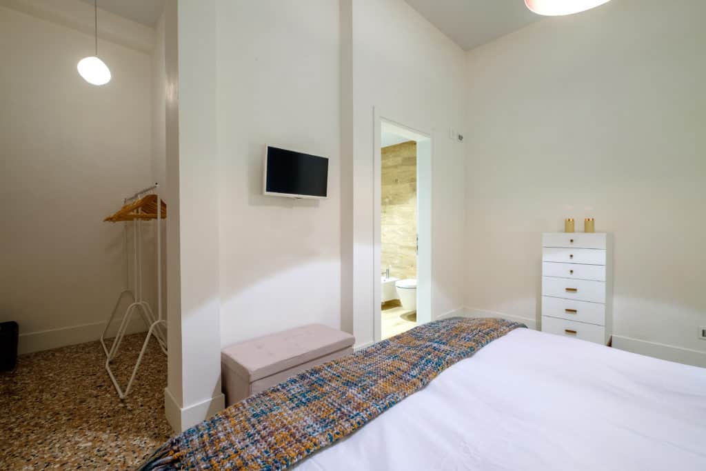 Entrance view of the small double bedroom - Palazzo Molin Guaranà Apartment Entrance view of the small double bedroom - Palazzo Molin Guaranà Apartment