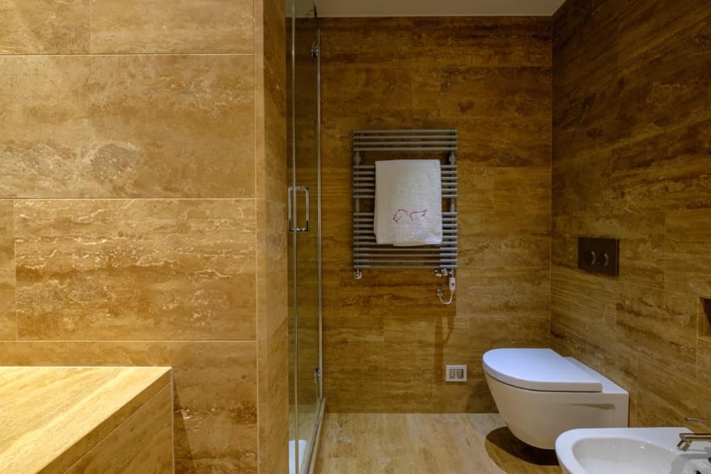 Right view of the large bathroom with shower - Palazzo Molin Guaranà Apartment Right view of the large bathroom with shower - Palazzo Molin Guaranà Apartment