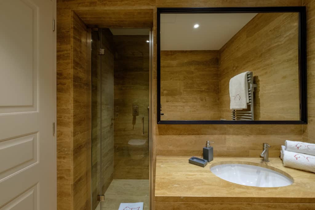 Small bathroom with shower - Palazzo Molin Guaranà Apartment Small bathroom with shower - Palazzo Molin Guaranà Apartment